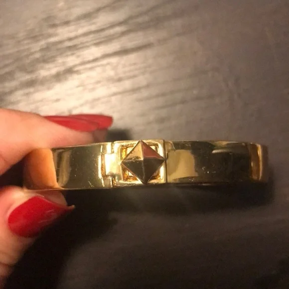 kate spade gold hinged bangle bracelet with lock - Picture 2 of 7